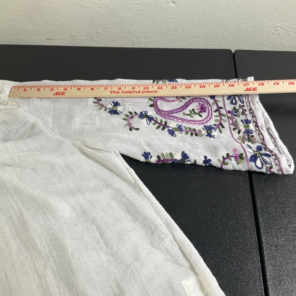 Fig & Flower White‎ Embroidered Paisley Lace Dainty Top Sz XL Lightweight Boho - Picture 8 of 10